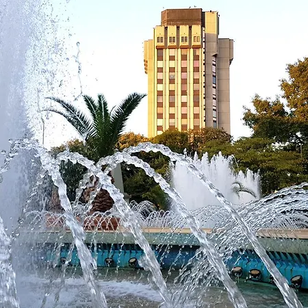 Black And Red Βάρνα
