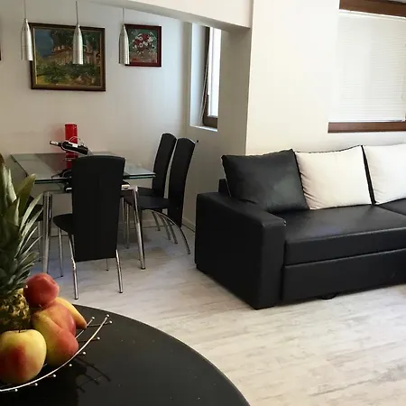 Black And Red Διαμέρισμα
